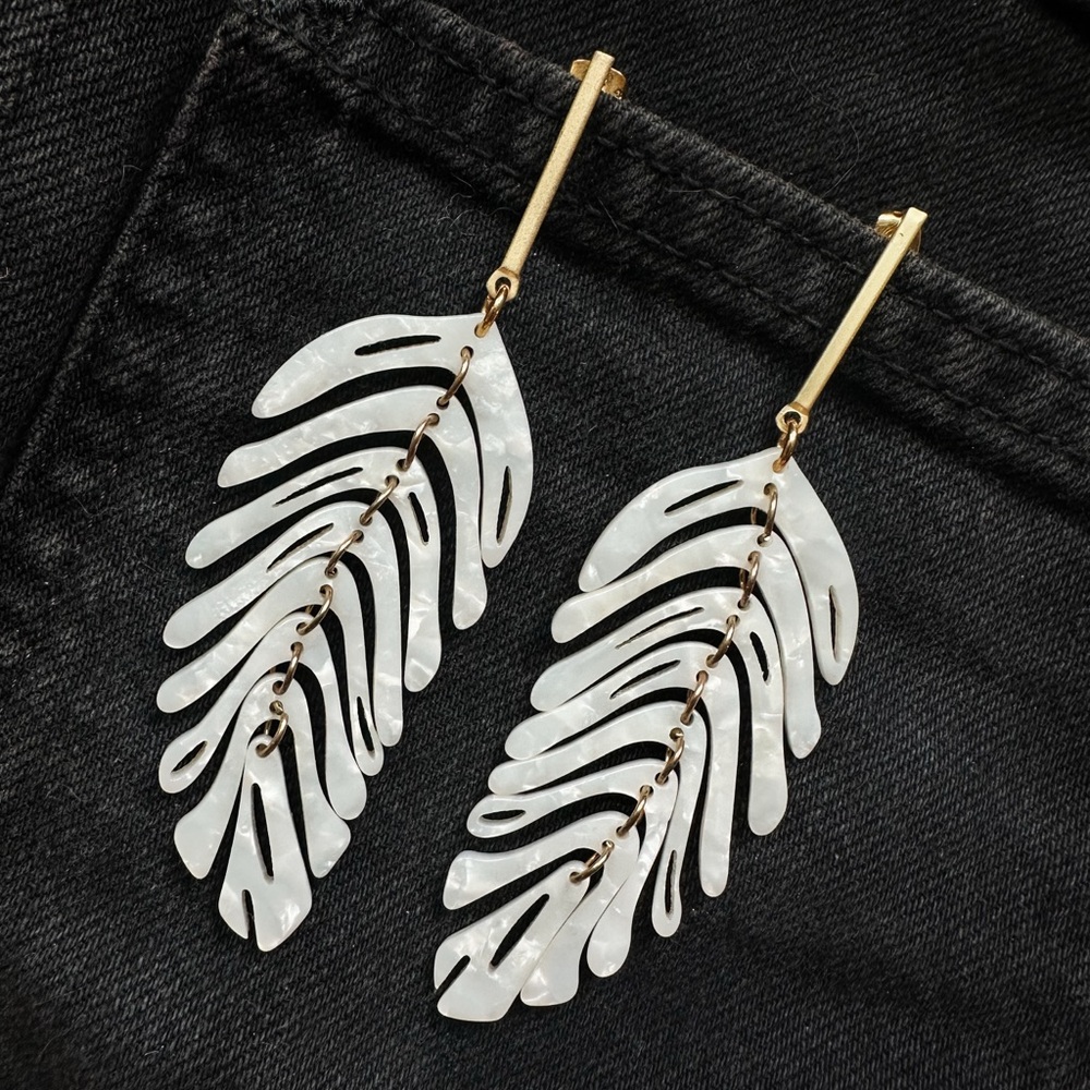 Elegant Gold and Pearlized Leaf Earrings